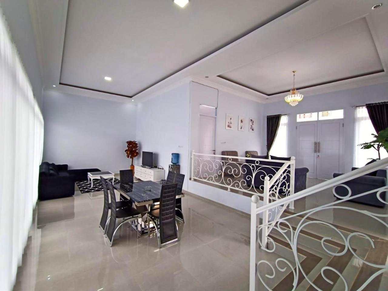 Villa Tiara 2 Cikundul Exterior photo