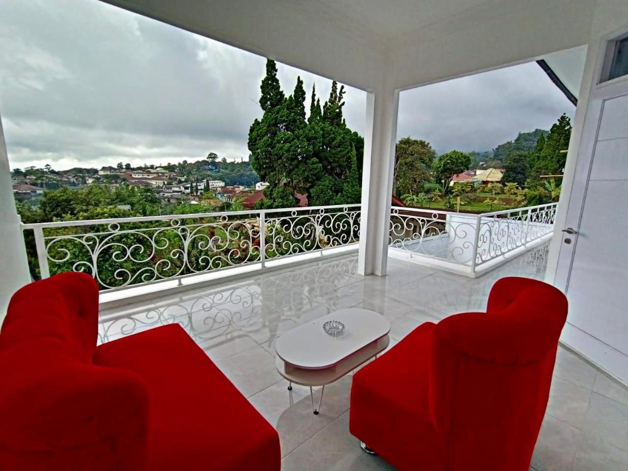 Villa Tiara 2 Cikundul Exterior photo